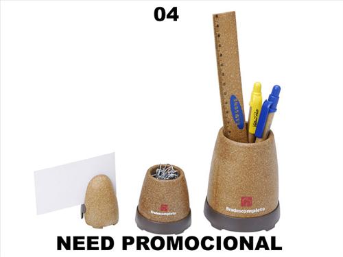 04 - Kit com porta caneta, porta-clipes e porta-recado, confeccionado em serragem de madeira misturado com plastico reciclado.
