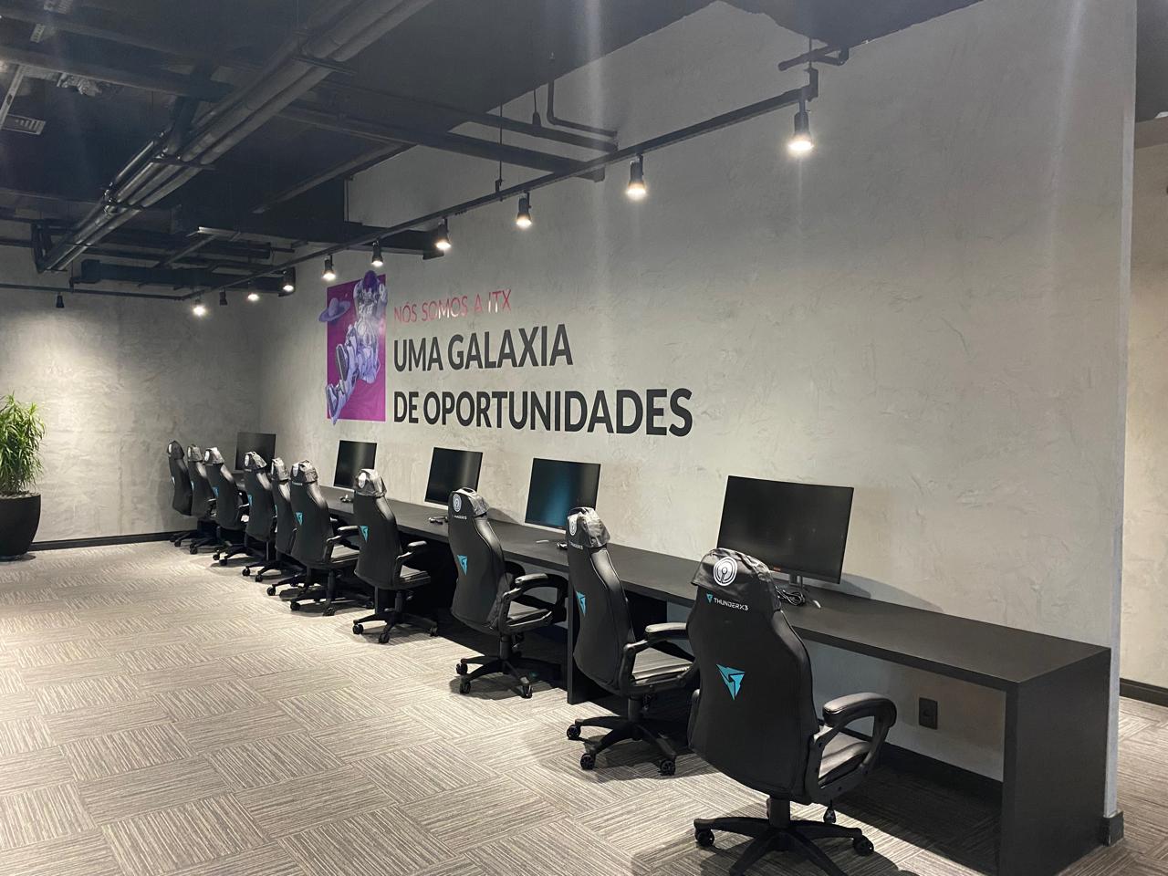 Adesivo Recorte e Instalação para ITX