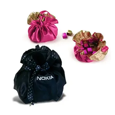 Bag Bijoux em Cetim Com 4 Bombons