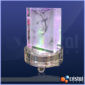 Bloco Composto Por Cristal e Base Luminosa