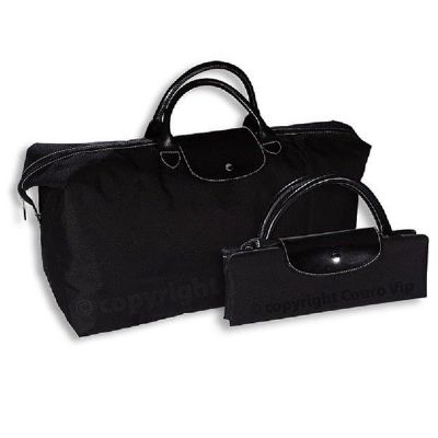 Bolsa sacola com fechamento em zíper.