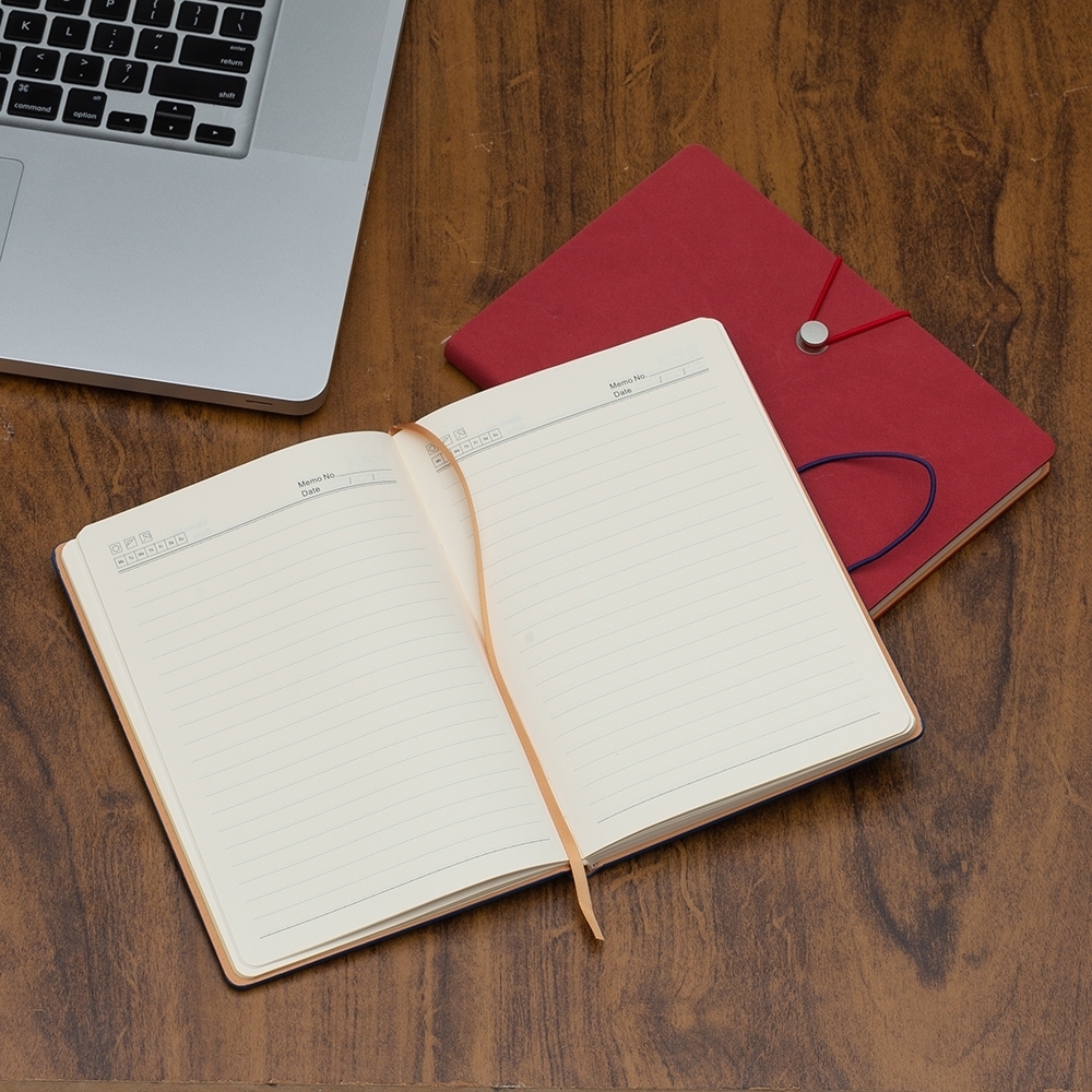 Caderneta Tipo Moleskine com Fecho Personalizada — foto 3