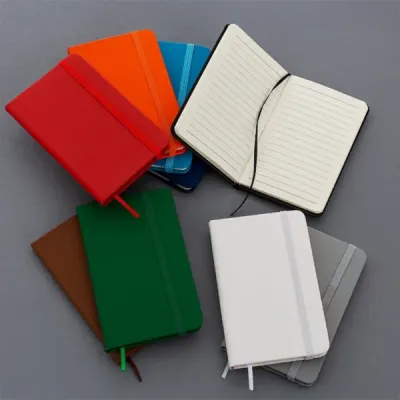 Cadernetas tipo moleskines com capas emborrachadas