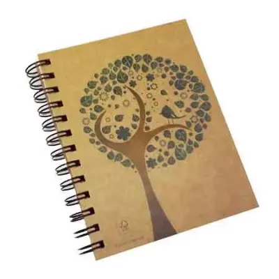 Caderno Ecológico Personalizado, medindo 13 x 17 cm, com capa confeccionada em kraft natural, interior em papel reciclado e wire-o metálico duplo.