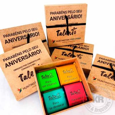 Caixa de talentos em mdf personalizada com adesivo