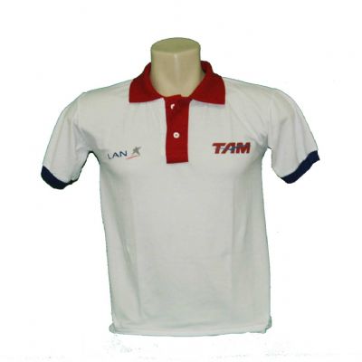 Camisa pólo com gola diferenciada
