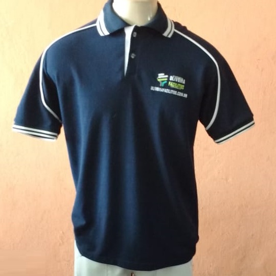 Camisa Polo detalhada bordada