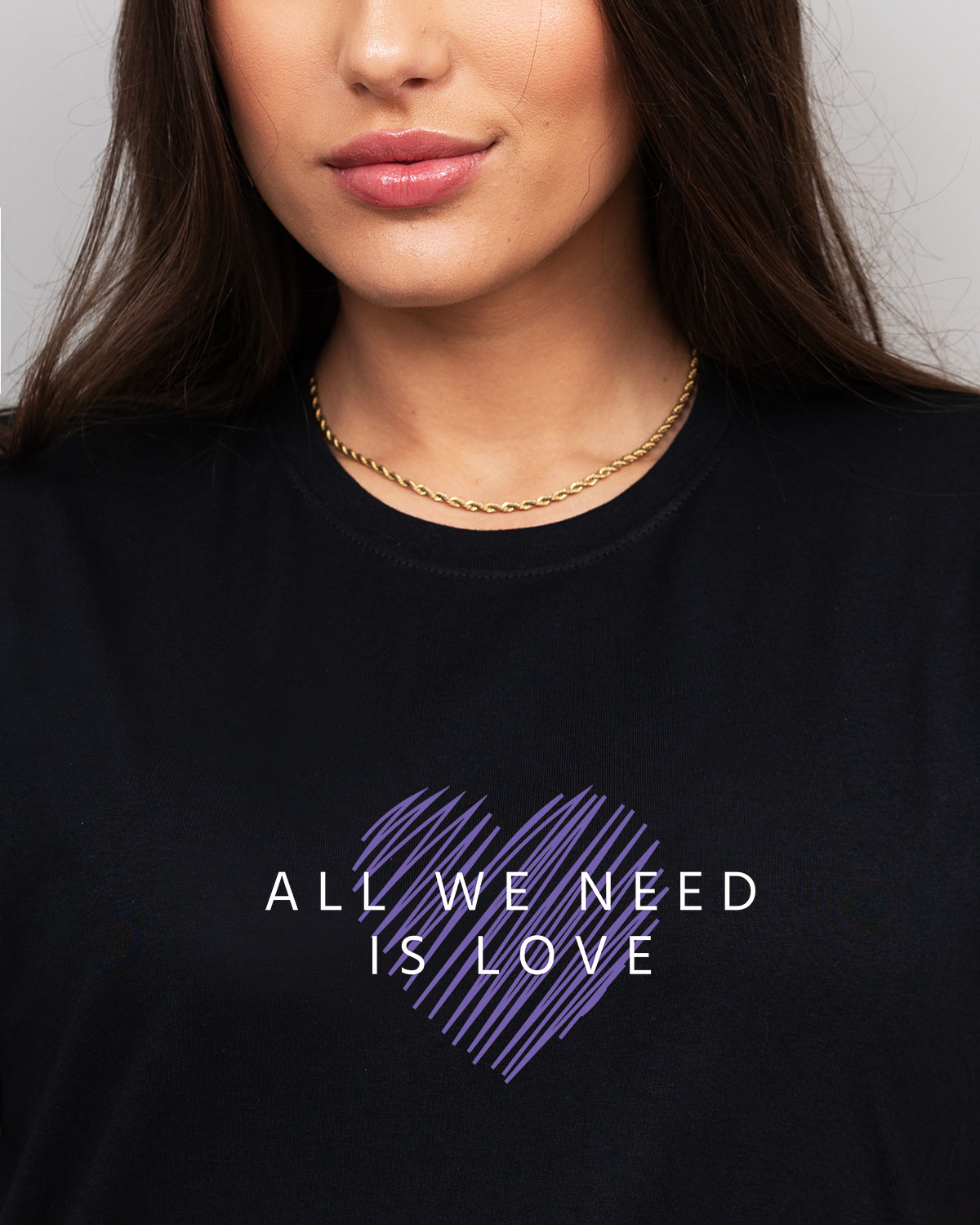 Camiseta Feminina All We Need Is Love Rabiscos