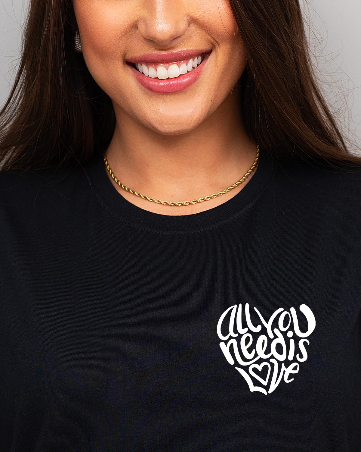 Camiseta Feminina All You Need Is Love