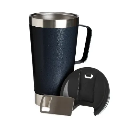 Caneca térmica de inox com capacidade para 500ml. Acompanha uma tampa de plástico e um abridor de garrafas.