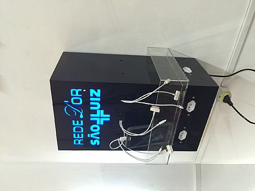 Torre carregadora de celular personalizada — foto 2