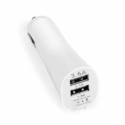 Carregador veicular não acompanha cabo USB