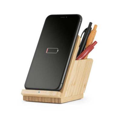Carregador wireless de bobina dupla em bambu com suporte para esferográficas.