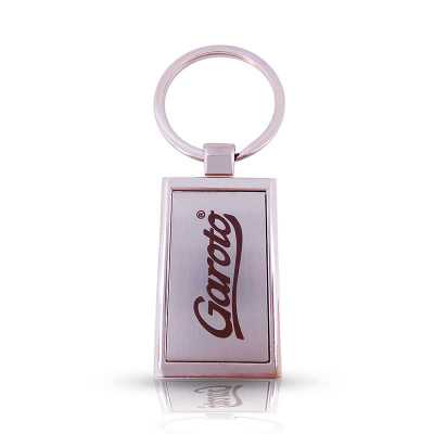 Chaveiro em metal com gravação do logo a laser