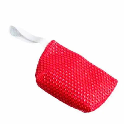 Clutch feito de plástico bolha vermelho com zíper
