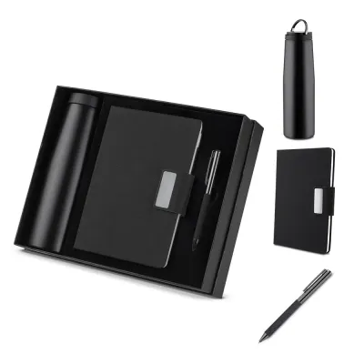 Conjunto composto por caderno, caneta e garrafa