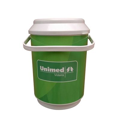 Coolers com capacidade para 10 latas.