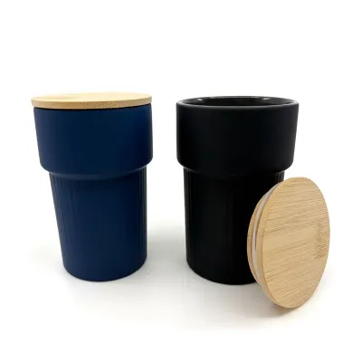 Copo Cerâmica emborrachado - 360ml. Tampa de Bambu natural