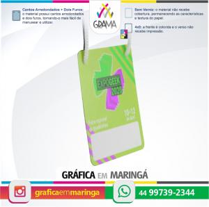 Credenciais 8,8x15,06cm em Papel 300g 8,8x15,06cm Papel Supremo 300g 4x0 Sem revestimento Cantos Arredondados + Dois Furos + Cordão
