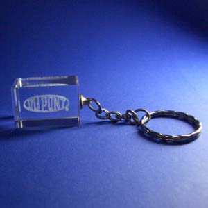 Cristal Personalizado com gravação a laser interna tridimensional. Modelo: Chaveiro.