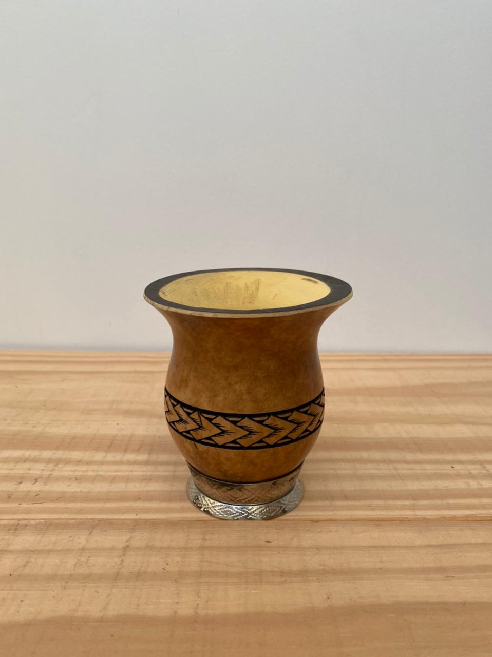 Cuia de Chimarrão Bago de Touro Com Pé - Faixa Pampa 03