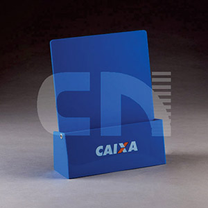 Display em acrílico azul.