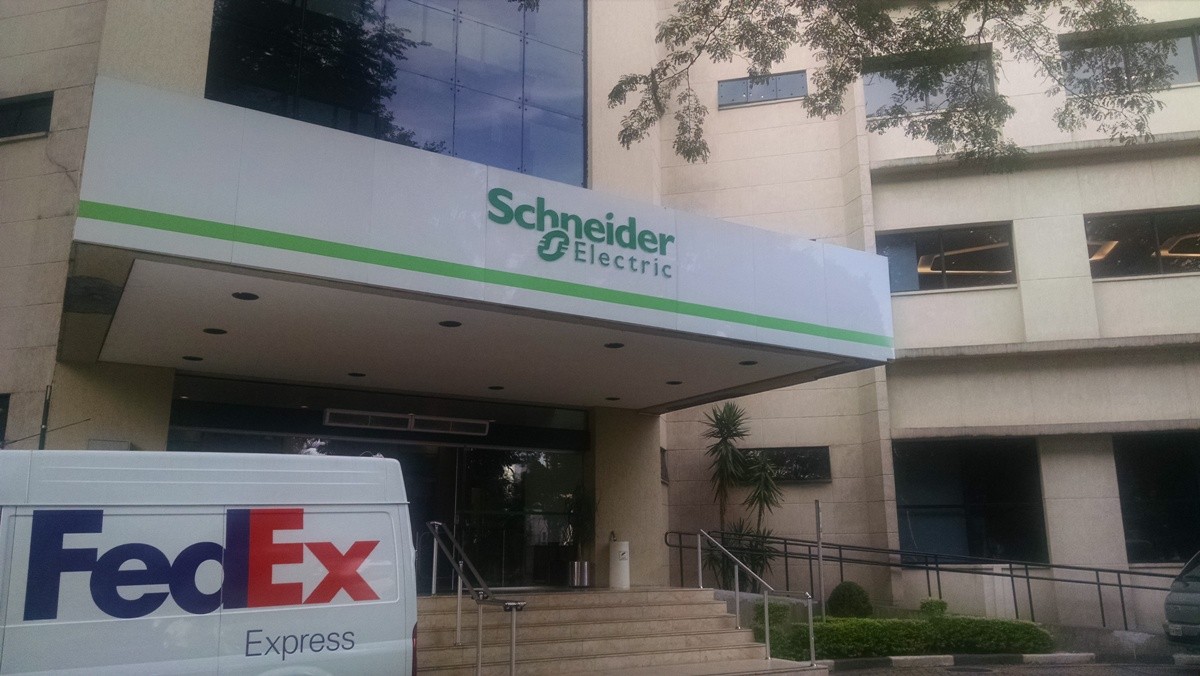 Fachada acm letra caixa
