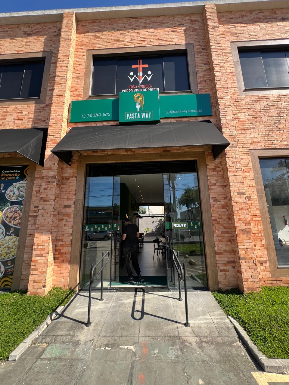 Fachada em ACM para o Restaurante Pasta Way