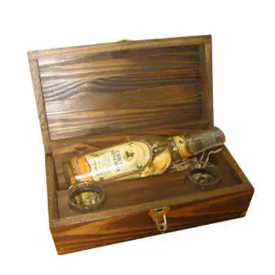 Kit Cachaca Artesanal de 300ml Com 2 Copos Dose