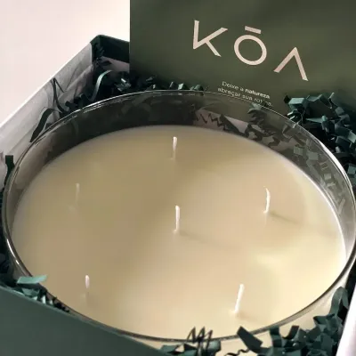 Kit com vela aromática Design P 700G com caixa