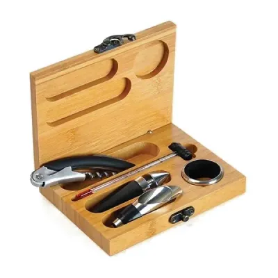 Kit composto por cinco acessórios para vinho em metal e inox