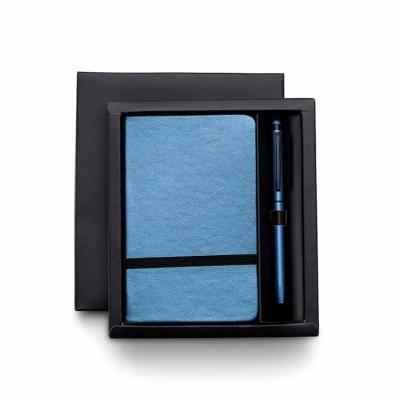 Kit executivo com caderneta cor azul e caneta touch em estojo de papelão.