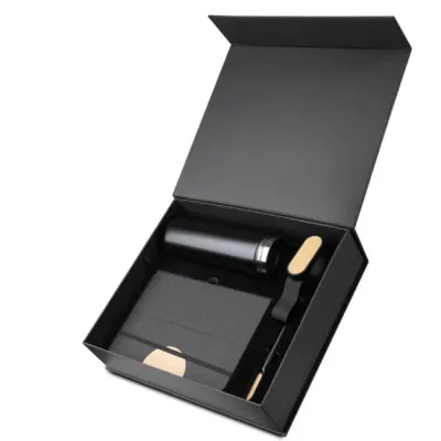 Kit executivo com garrafa, moleskine, caneta e caixa exclusiva