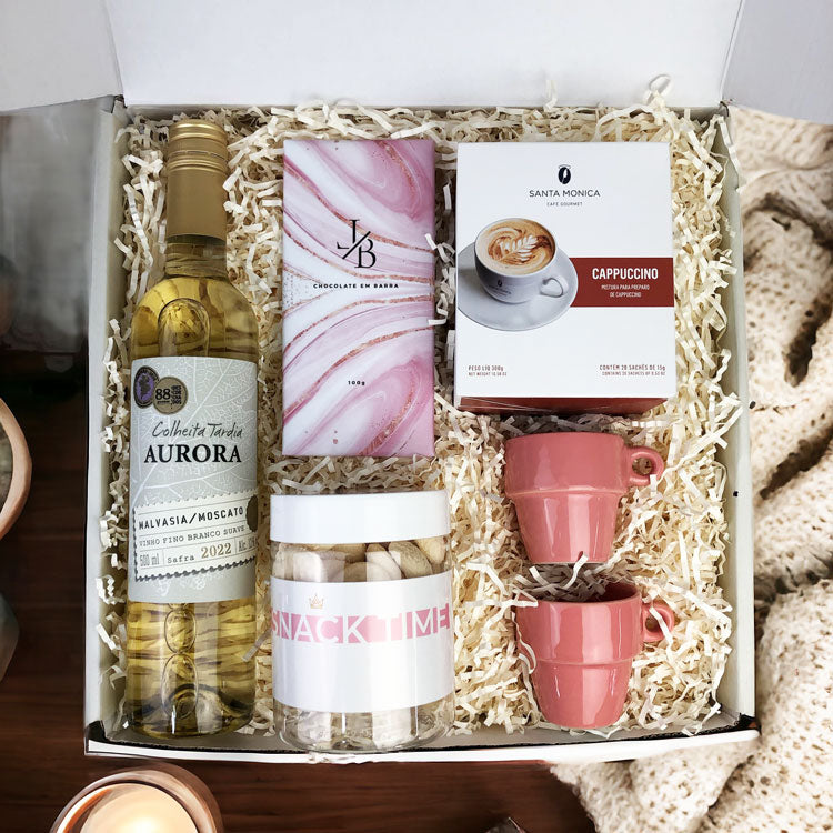 Kit Presente Vinho Aurora com Cappuccino e Xícaras