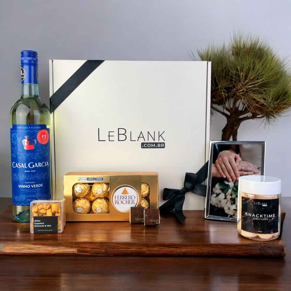 Kit Presente Vinho Casal Garcia com Porta Retrato e Foto