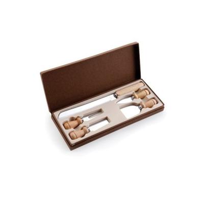 Kit Queijo Personalizado Com 5 Pecas Nele Acompanha Tres Facas Sendo Uma Com Ponta Uma Reta e Outr