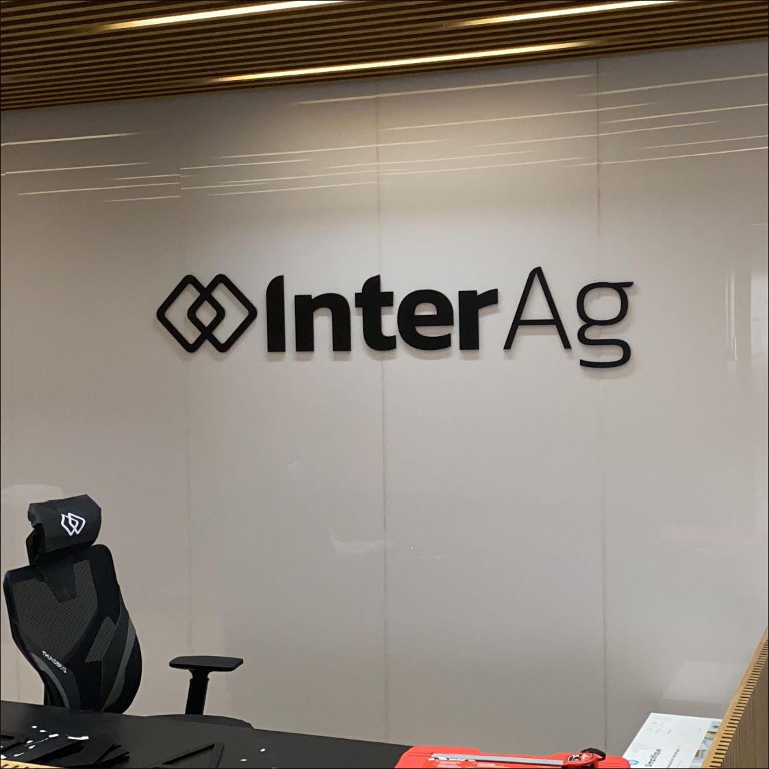 Letra caixa de acrílico InterAg: Design de 8mm