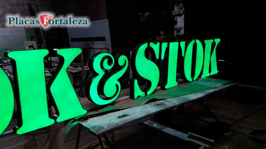 Letra Caixa de Alumínio e Acrílico em Fortaleza