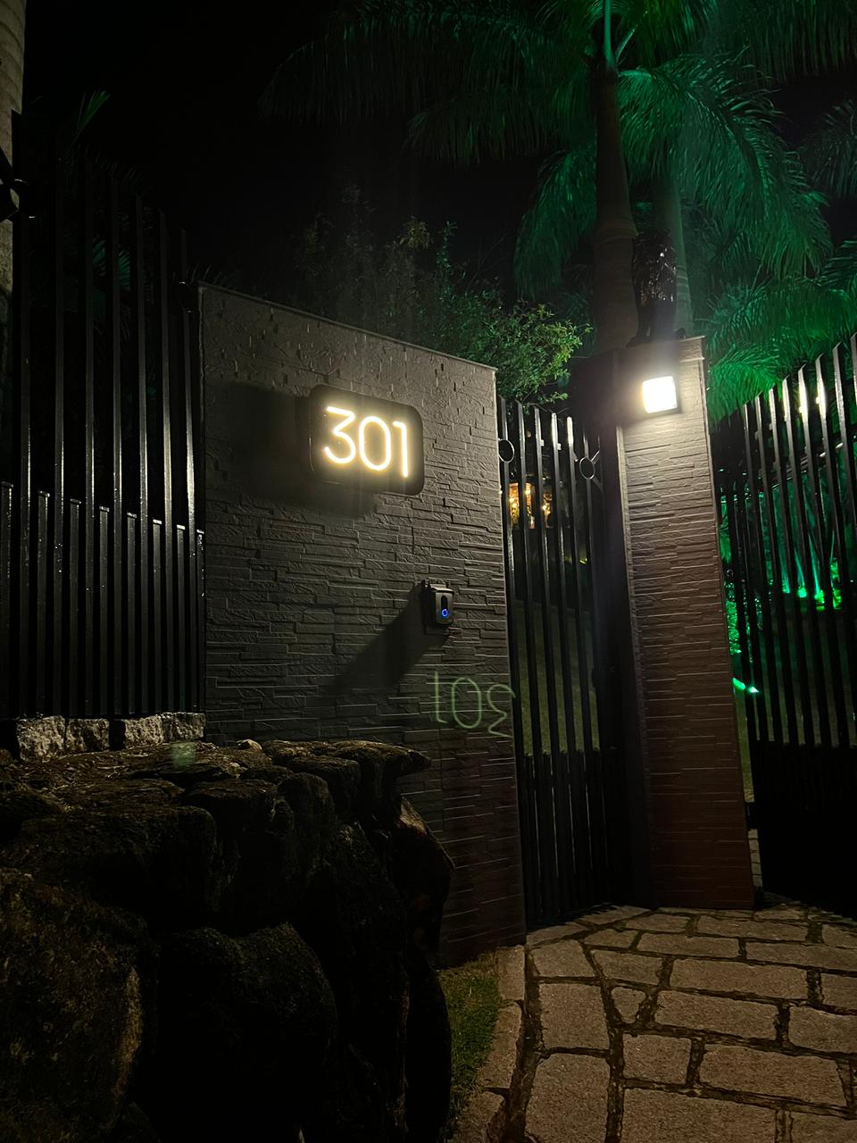 Letreiro de LED Neon Externo: Números Residenciais Modernos