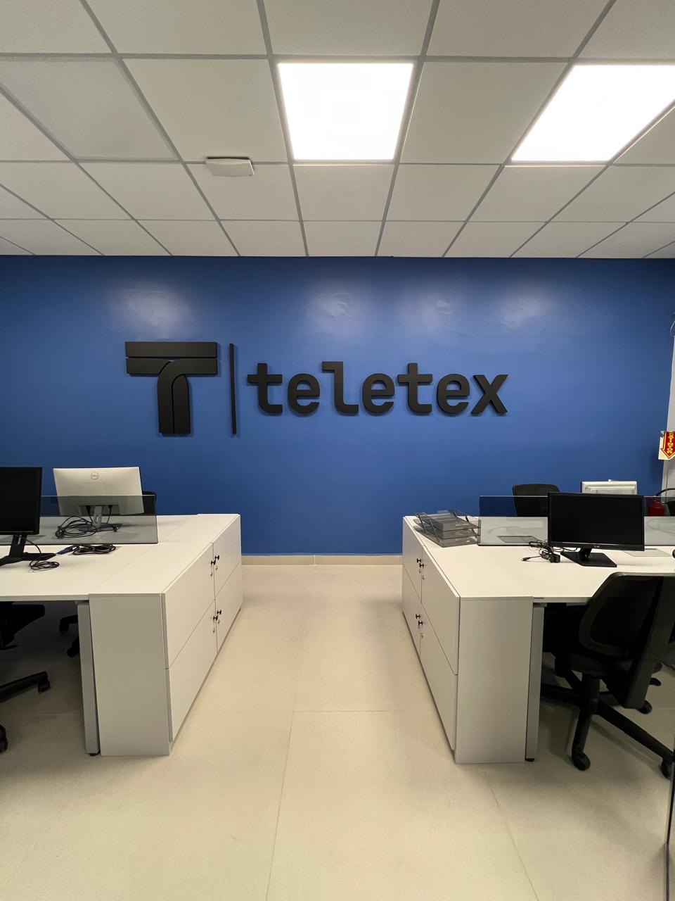 Letreiro em Aço: Sofisticação Corporativa para a Teletex
