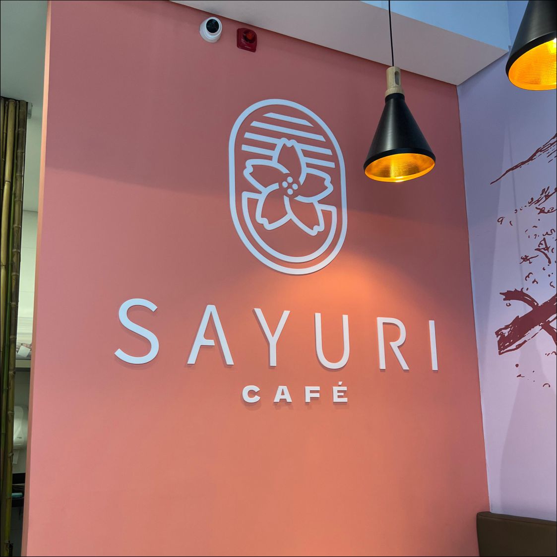 Letreiro em acrílico Sayuri Café: Design no ParkShopping