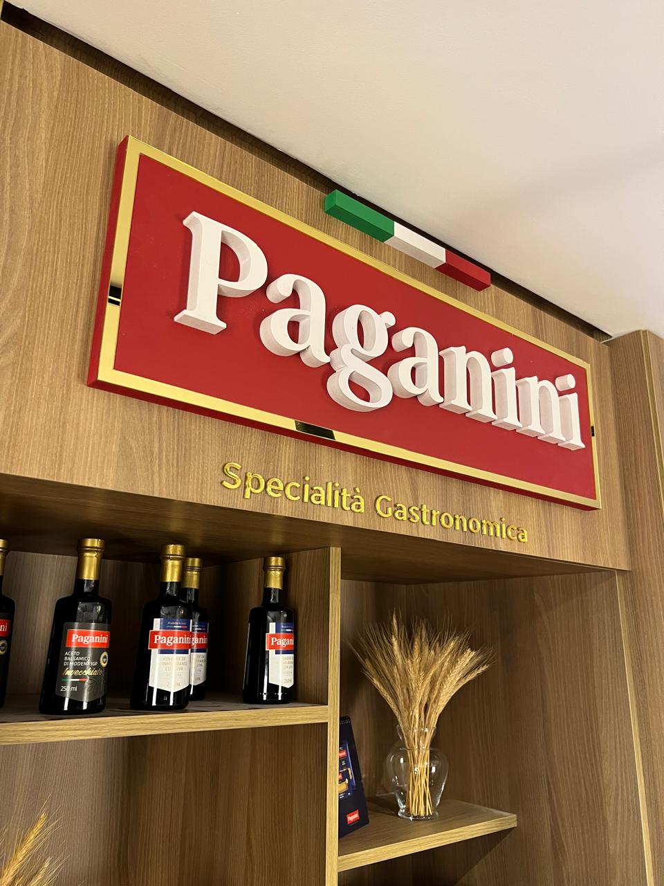 Letreiro em PVC para Paganini: Sofisticação e Relevo