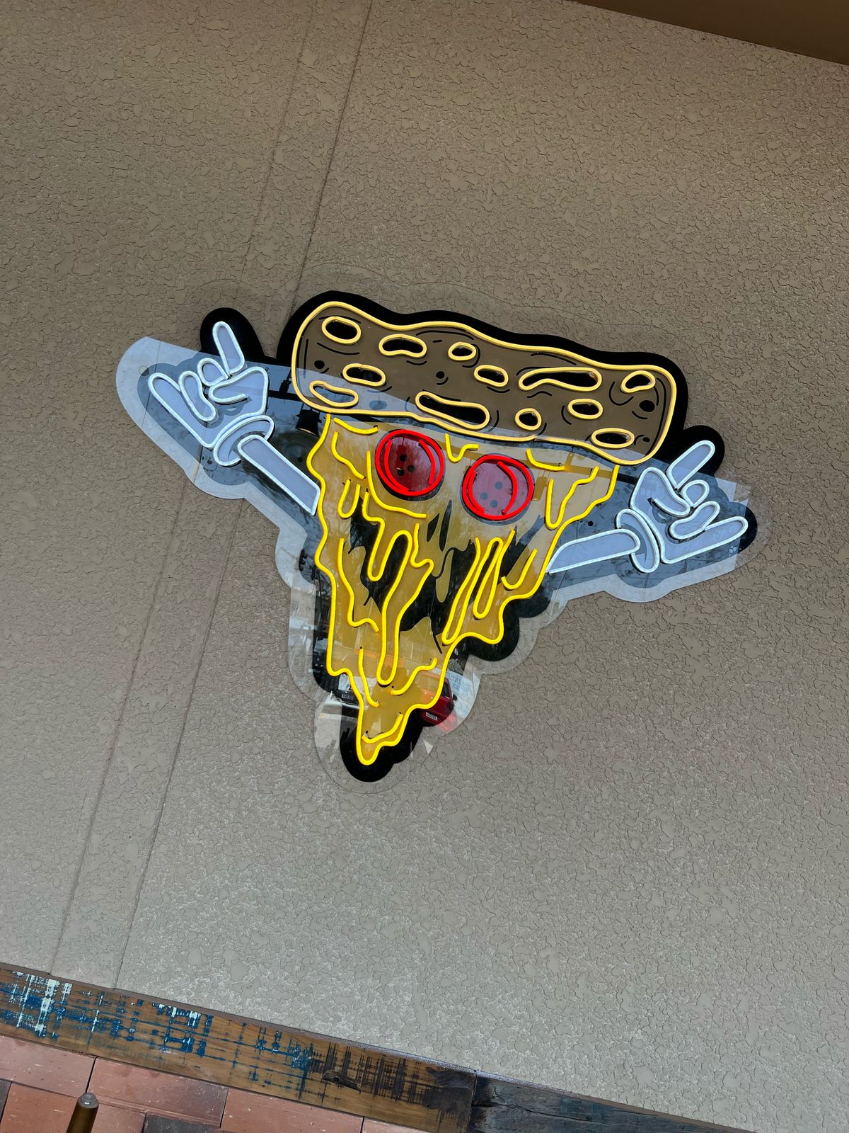 Letreiro Neon para Pizzaria com Identidade Visual