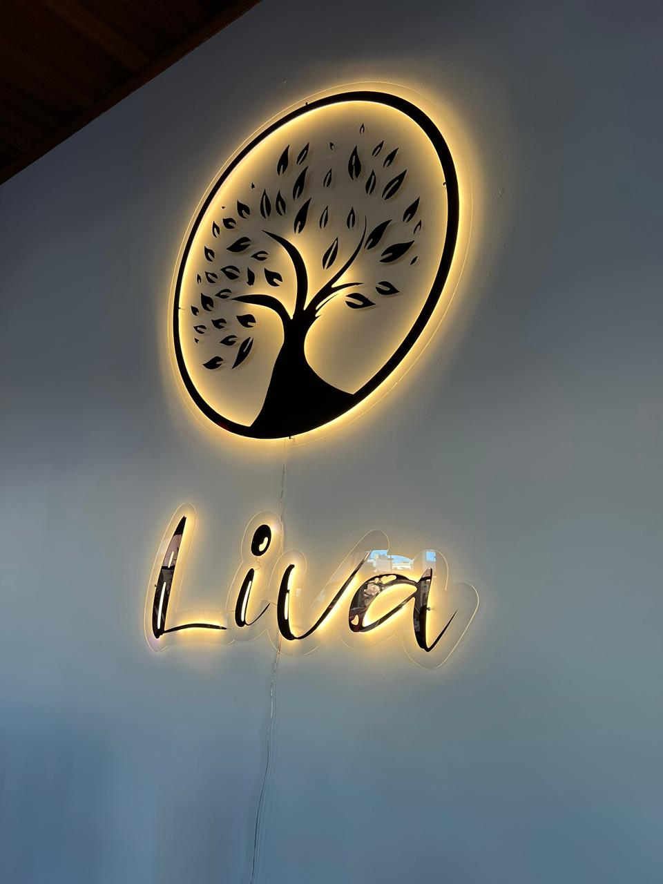 Letreiro Retroiluminado Restaurante Liva: Elegância e Destaque