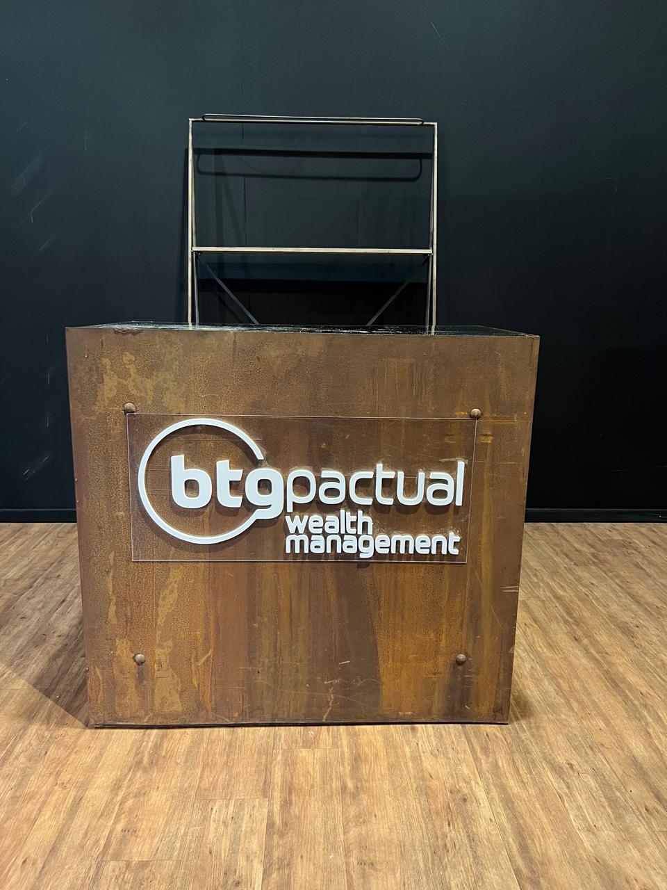 Logomarca em PVC para o Banco BTG Pactual