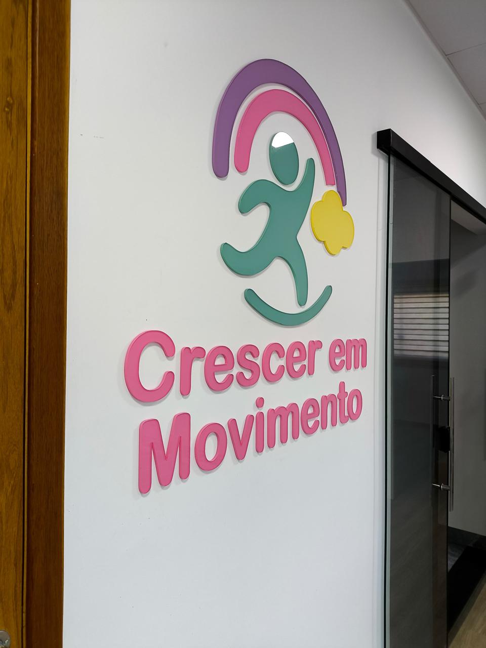Logotipo em Acrílico: Decoração Criativa para Clínicas
