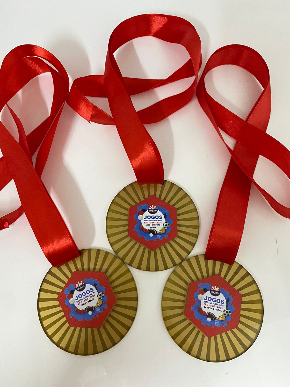 Medalha em Acrílico Com Impressão UV e Fita Simples - FM TROFÉUS - Troféus e medalhas personalizados