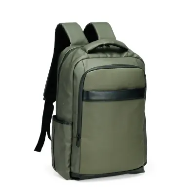 Mochila confeccionada em couro sintético impermeável
