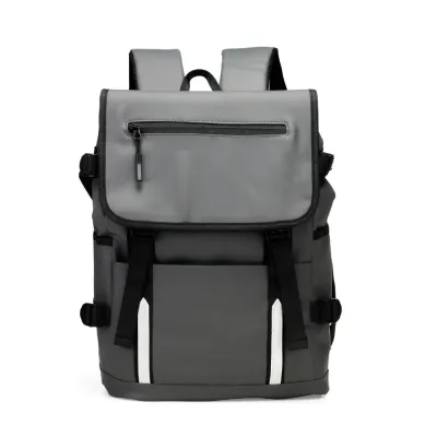 Mochila em couro sintético com capacidade máxima de 18 litro
