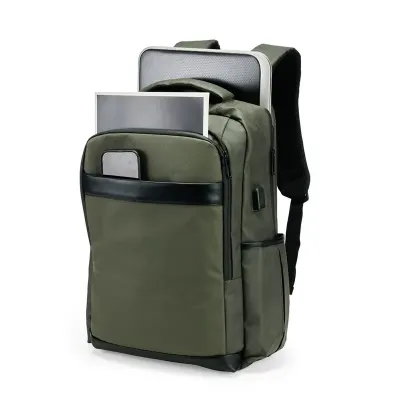 Mochila em Couro Sintético USB 26L Verde